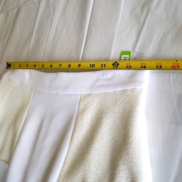 ALICE + OLIVIA New Pleat Flair Mini Skirt Contrast Knit White Size 8 Women's - Picture 5 of 11